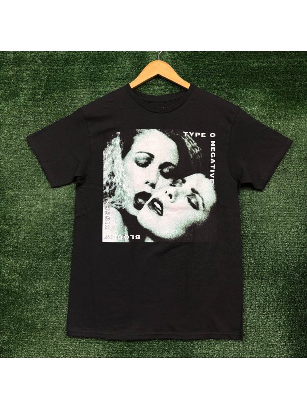 Type O Negative Bloody Kisses Album Cover T-Shirt Size Medium